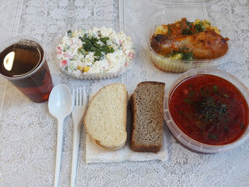 Композиция из разнообразных угощений Королёв